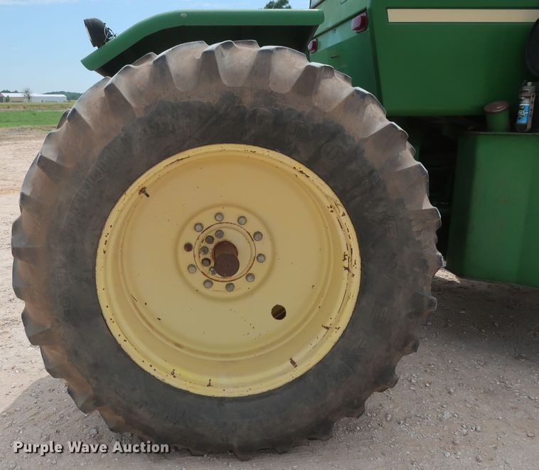 image for item DH0925 1983 John Deere 8450  4WD tractor