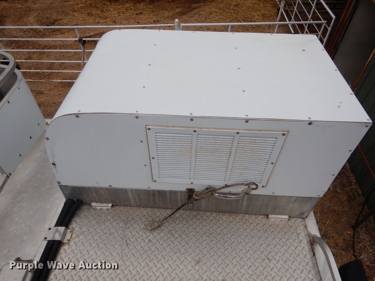 image for item DH3727 2006 Platinum horse trailer