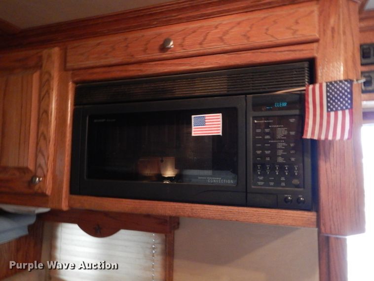 image for item DH3727 2006 Platinum horse trailer