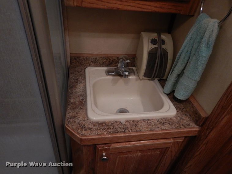 image for item DH3727 2006 Platinum horse trailer