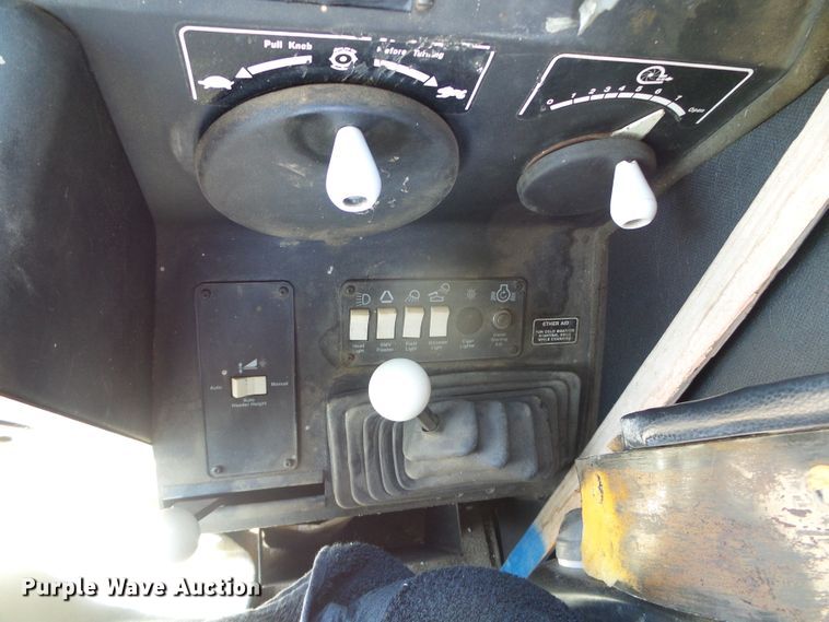 image for item DH4919 1980 Gleaner L2 Corn Plus combine