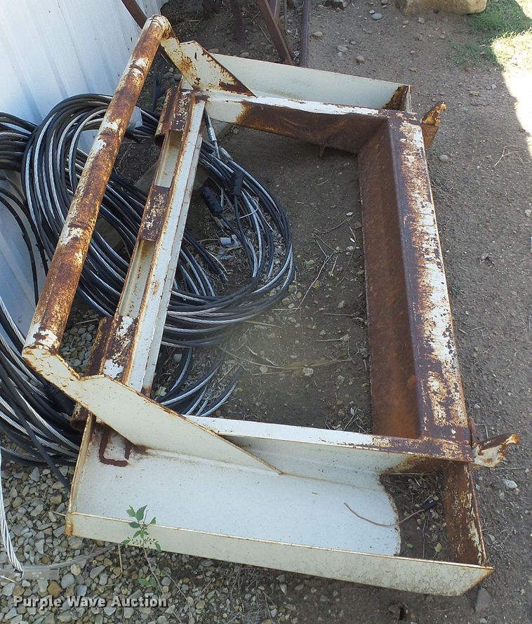 image for item DH4919 1980 Gleaner L2 Corn Plus combine