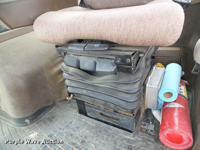 image for item DH4937 2007 John Deere 8430  MFWD tractor