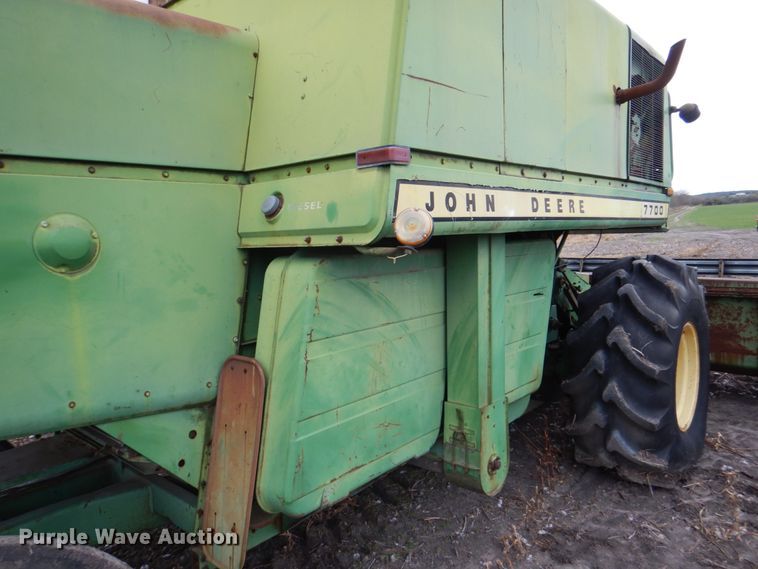 image for item DH5293 1973 John Deere 7700 combine