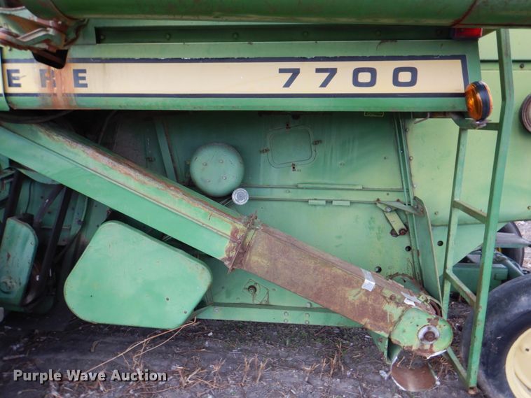 image for item DH5293 1973 John Deere 7700 combine