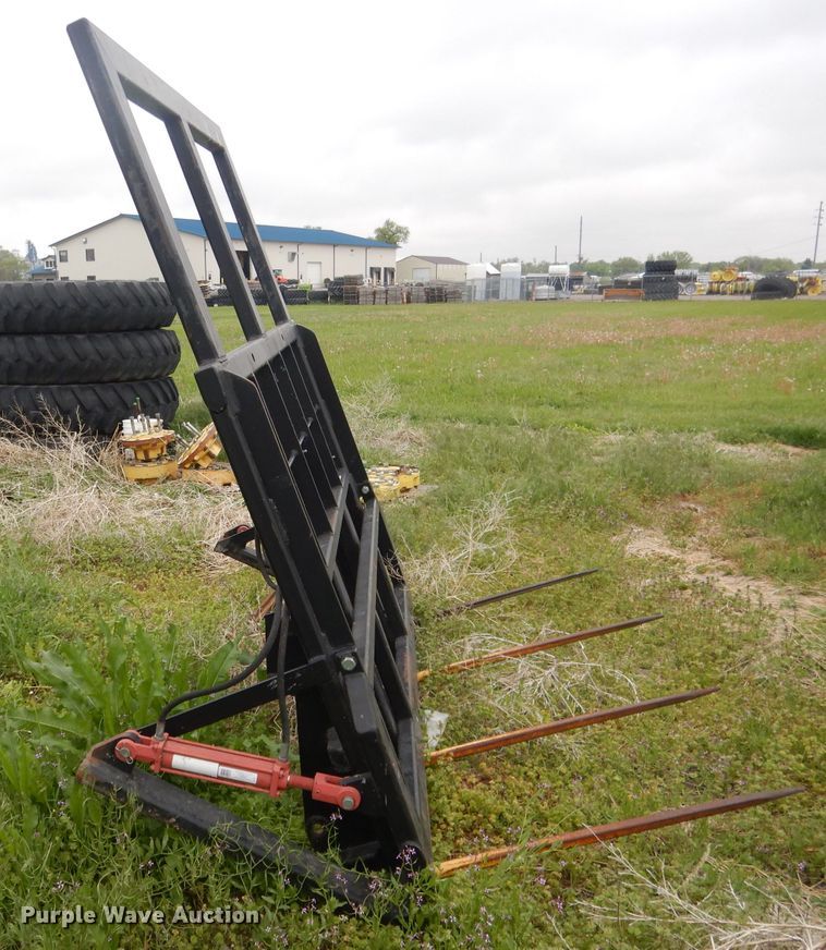 image for item FA9361 MDS FH238 bale spear with dozer