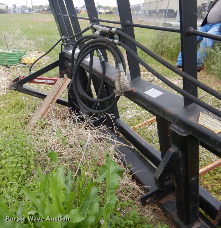 image for item FA9361 MDS FH238 bale spear with dozer