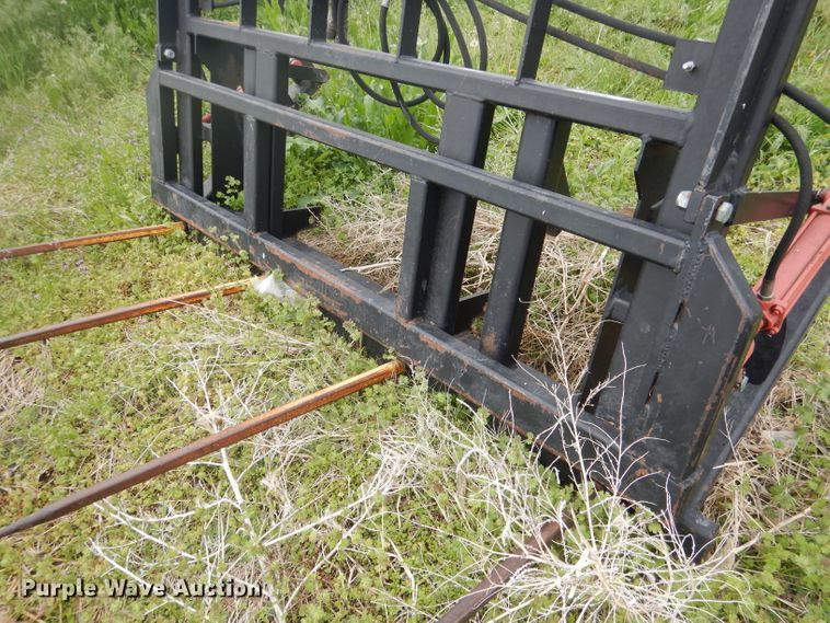 image for item FA9361 MDS FH238 bale spear with dozer