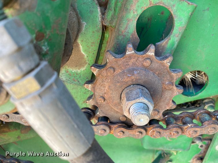 image for item GE9402 1998 John Deere 566 round baler