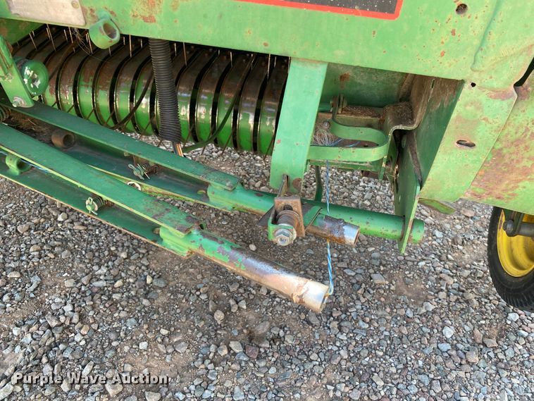 image for item GE9402 1998 John Deere 566 round baler