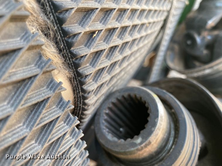 image for item GE9402 1998 John Deere 566 round baler