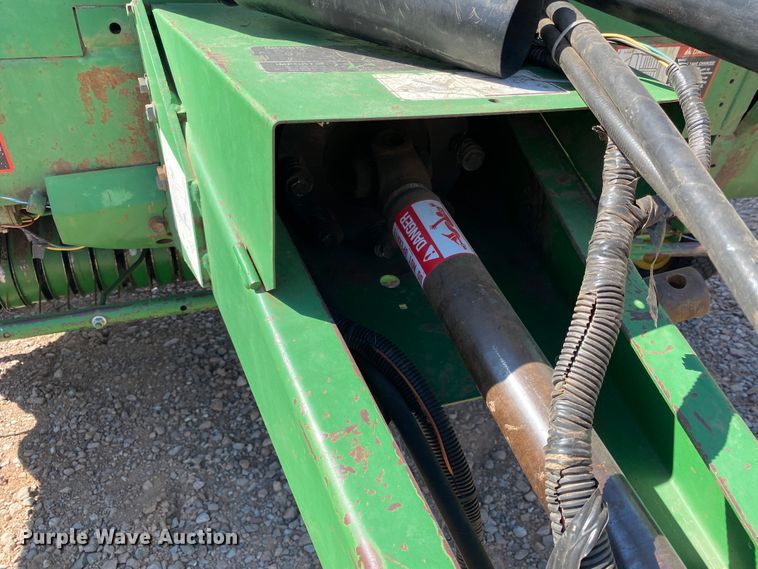 image for item GE9402 1998 John Deere 566 round baler