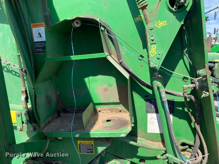 image for item GE9402 1998 John Deere 566 round baler