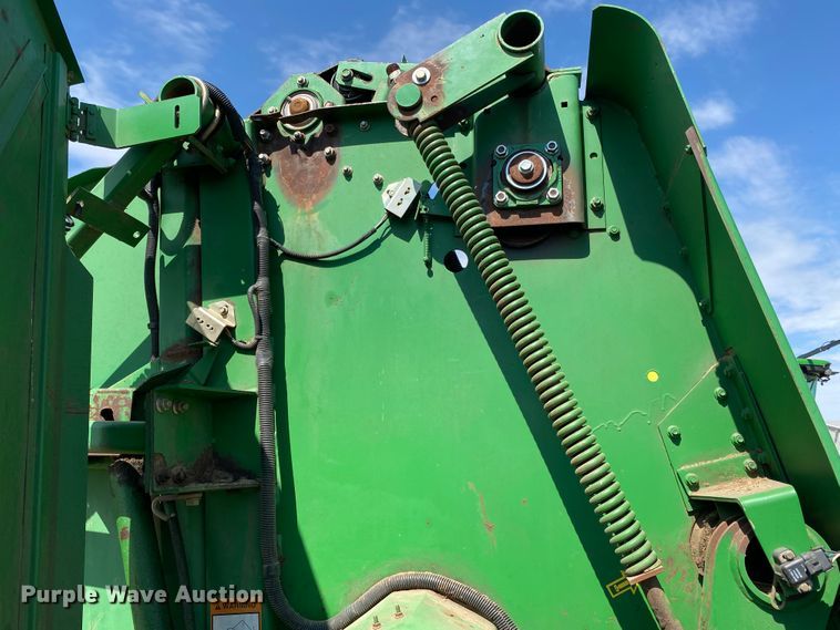 image for item GE9402 1998 John Deere 566 round baler