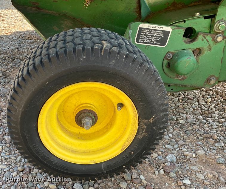 image for item GE9402 1998 John Deere 566 round baler