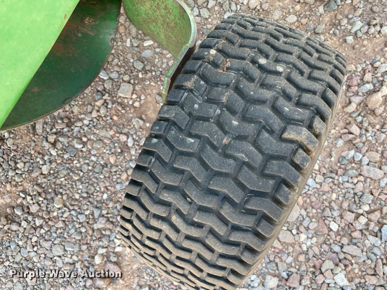 image for item GE9402 1998 John Deere 566 round baler