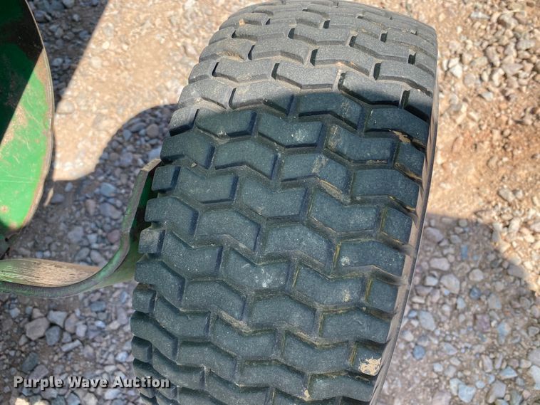 image for item GE9402 1998 John Deere 566 round baler