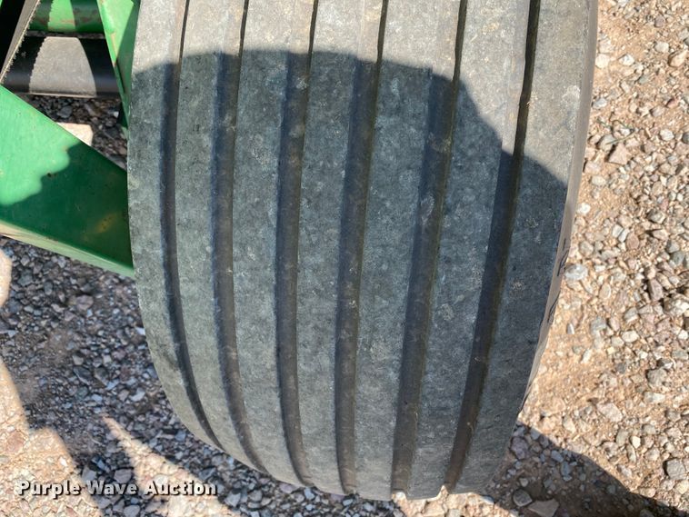 image for item GE9402 1998 John Deere 566 round baler