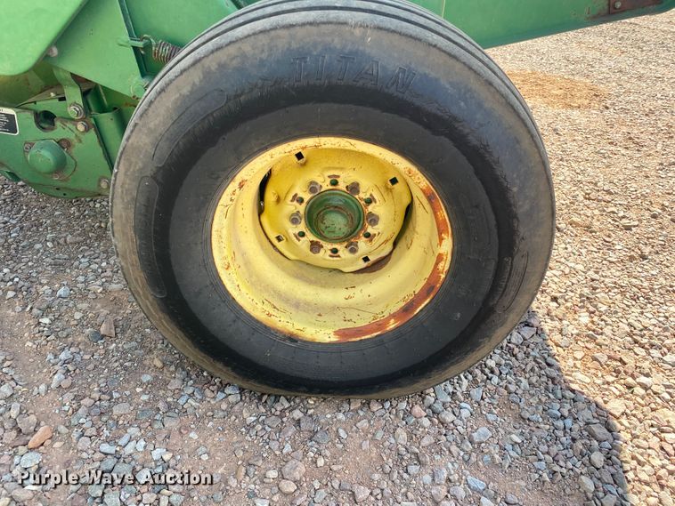 image for item GE9402 1998 John Deere 566 round baler