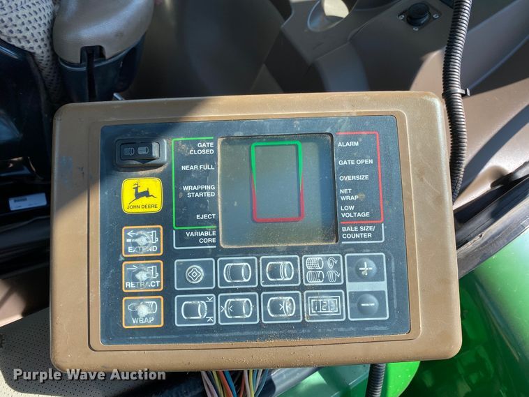 image for item GE9402 1998 John Deere 566 round baler
