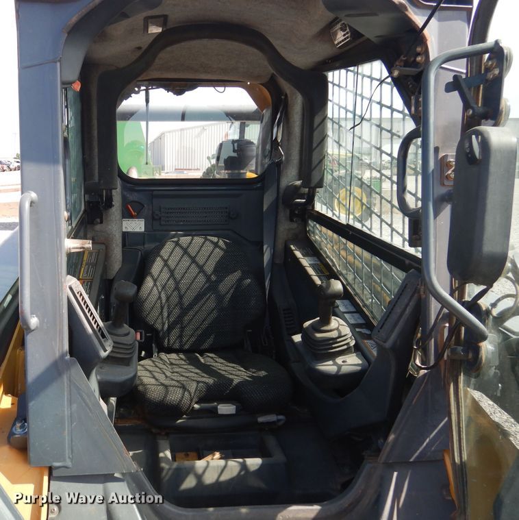 image for item GE9403 2011 John Deere 333D  tracked skid steer loader