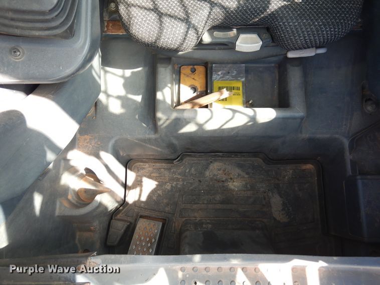 image for item GE9403 2011 John Deere 333D  tracked skid steer loader