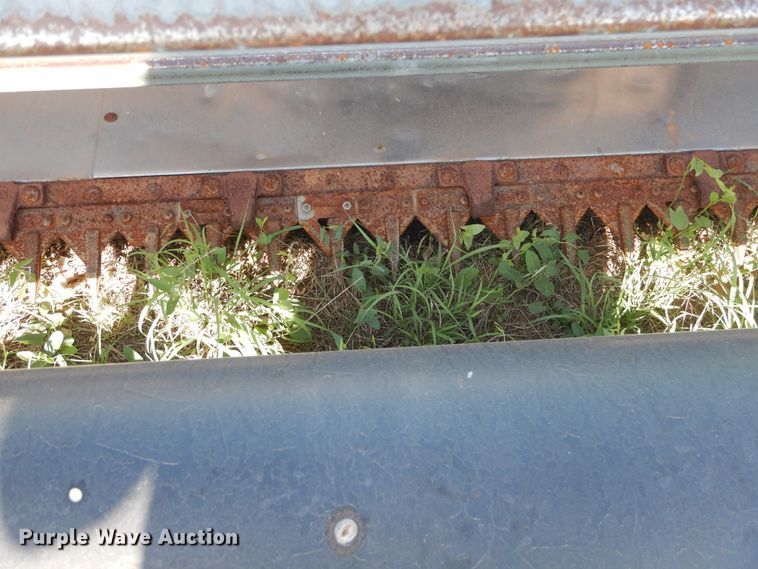 image for item GE9405 1999 John Deere 930 rigid head