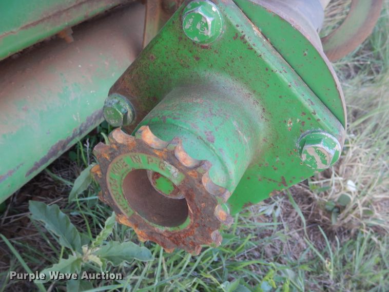 image for item GE9405 1999 John Deere 930 rigid head