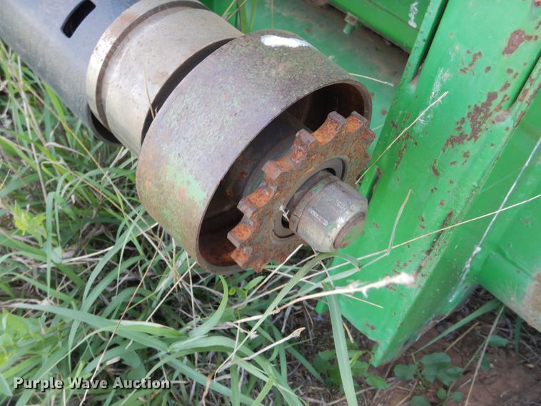 image for item GE9405 1999 John Deere 930 rigid head