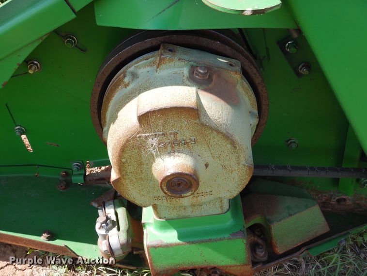 image for item GE9405 1999 John Deere 930 rigid head