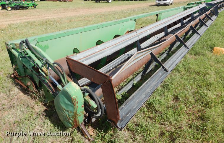 image for item GE9406 1989 John Deere 930 rigid head