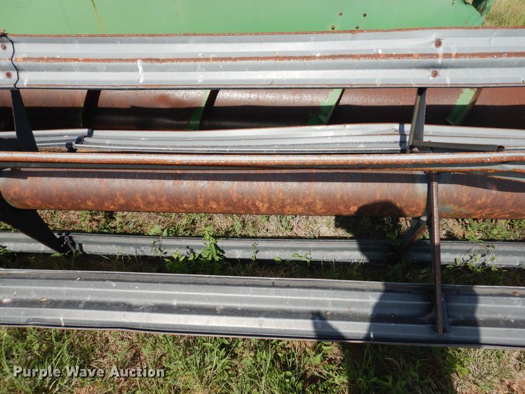 image for item GE9406 1989 John Deere 930 rigid head