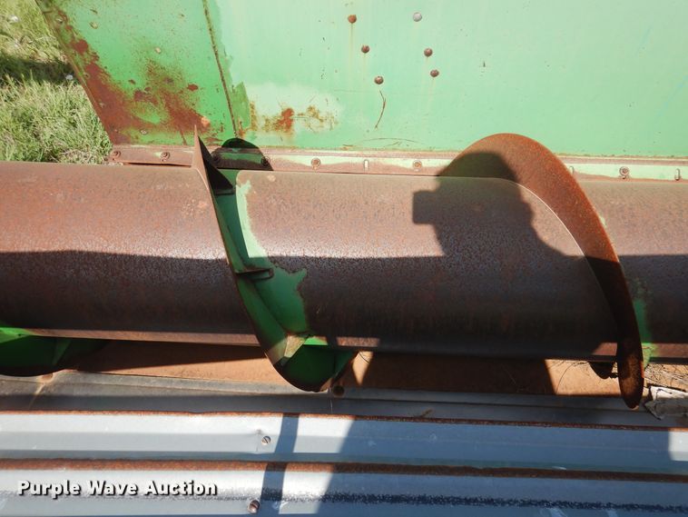 image for item GE9406 1989 John Deere 930 rigid head