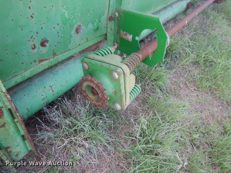 image for item GE9406 1989 John Deere 930 rigid head