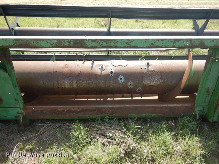 image for item GE9406 1989 John Deere 930 rigid head