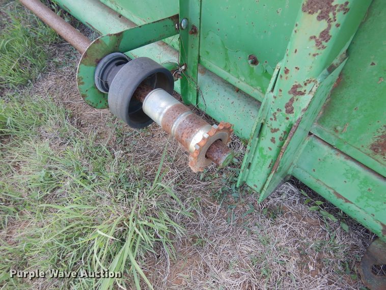 image for item GE9406 1989 John Deere 930 rigid head