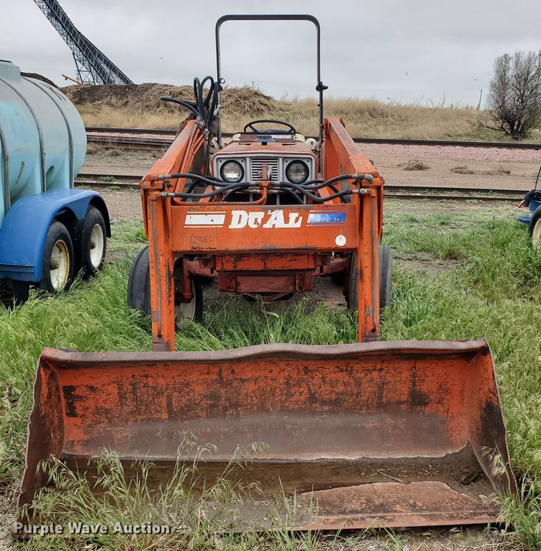 image for item GO9157 International 484  tractor