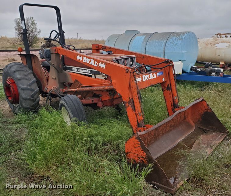 image for item GO9157 International 484  tractor