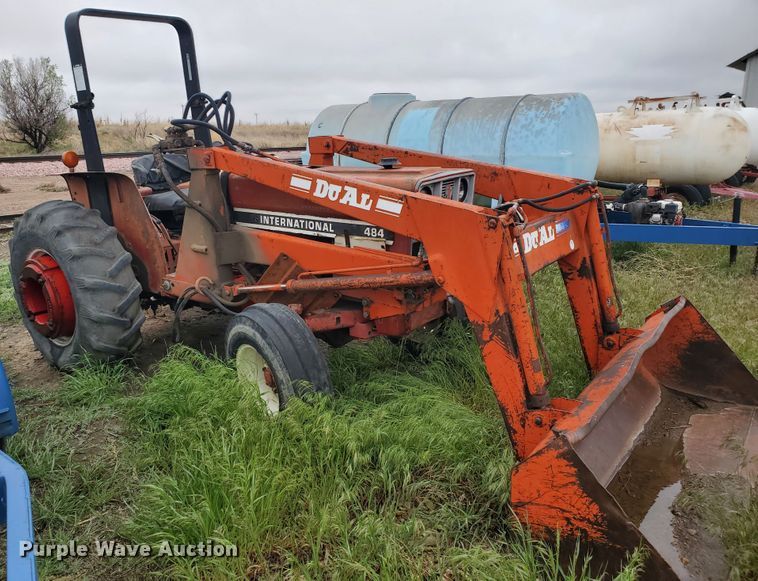 image for item GO9157 International 484  tractor