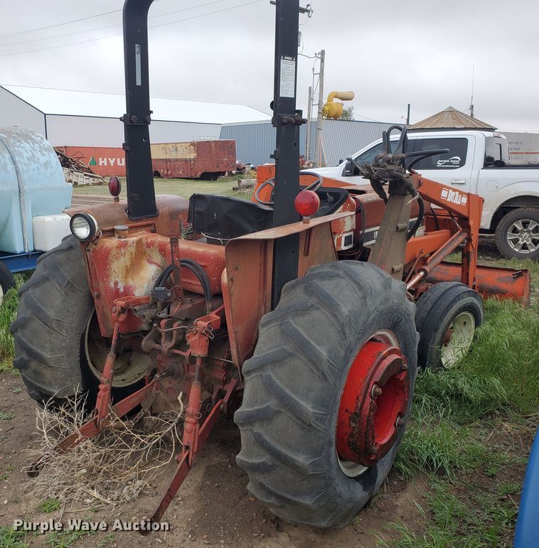 image for item GO9157 International 484  tractor