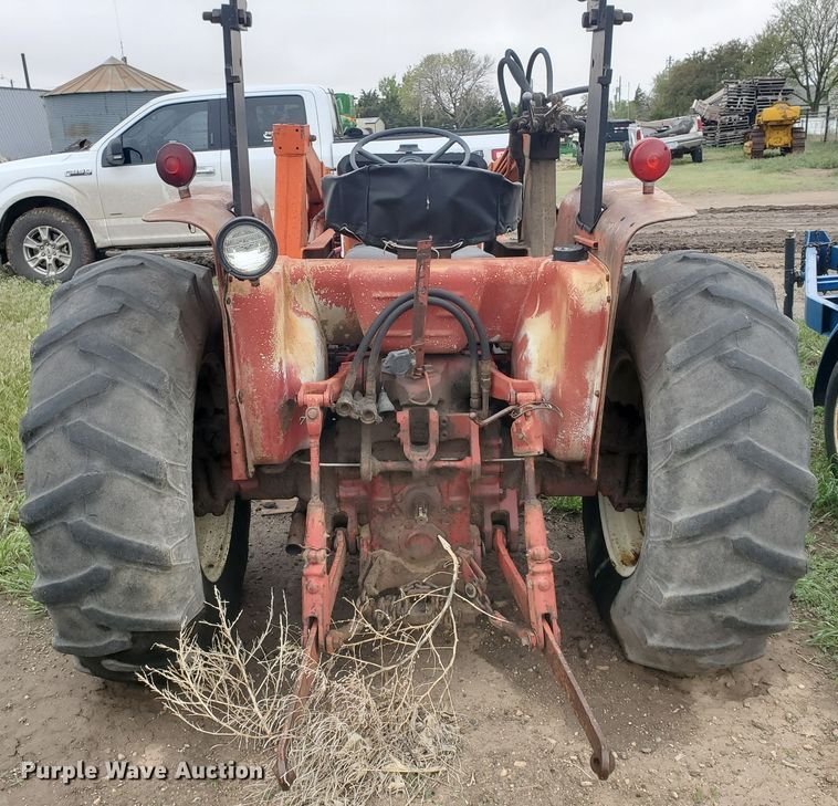 image for item GO9157 International 484  tractor