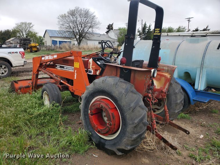 image for item GO9157 International 484  tractor