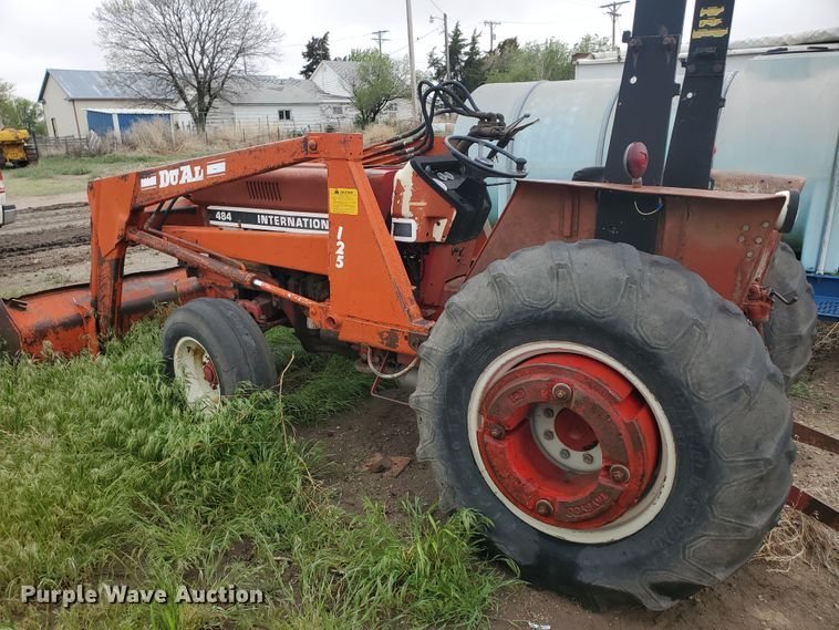 image for item GO9157 International 484  tractor