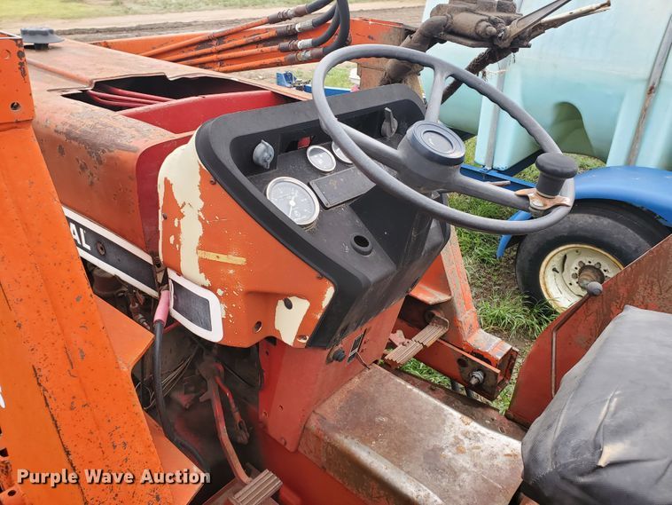 image for item GO9157 International 484  tractor