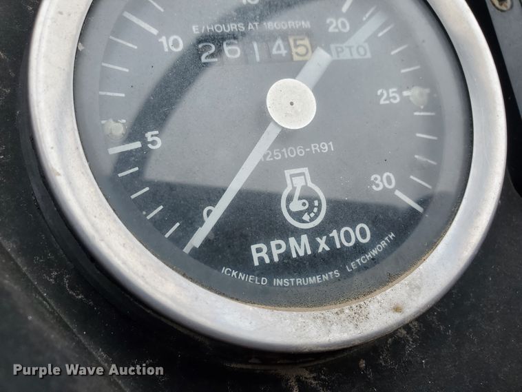 image for item GO9157 International 484  tractor