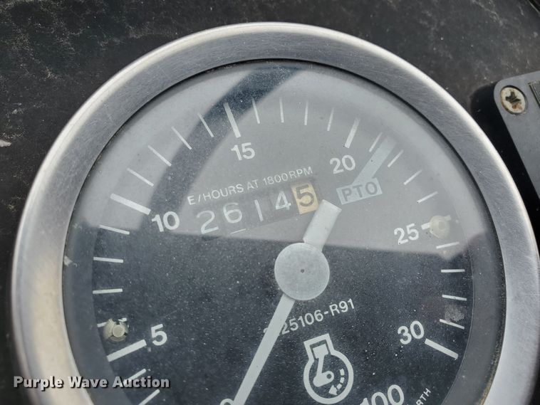 image for item GO9157 International 484  tractor