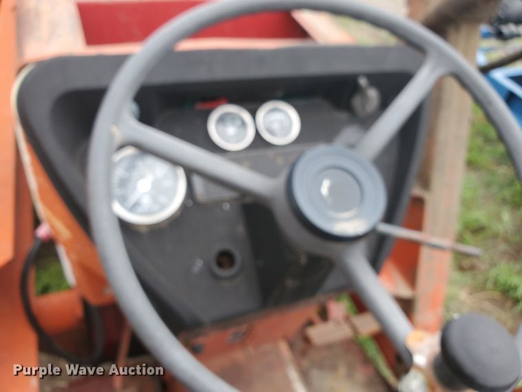 image for item GO9157 International 484  tractor