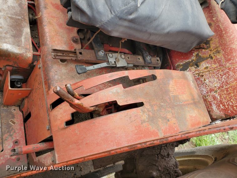 image for item GO9157 International 484  tractor