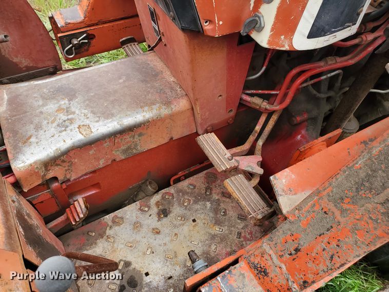 image for item GO9157 International 484  tractor