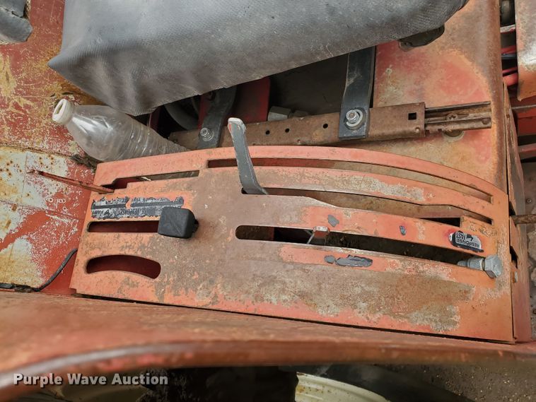 image for item GO9157 International 484  tractor